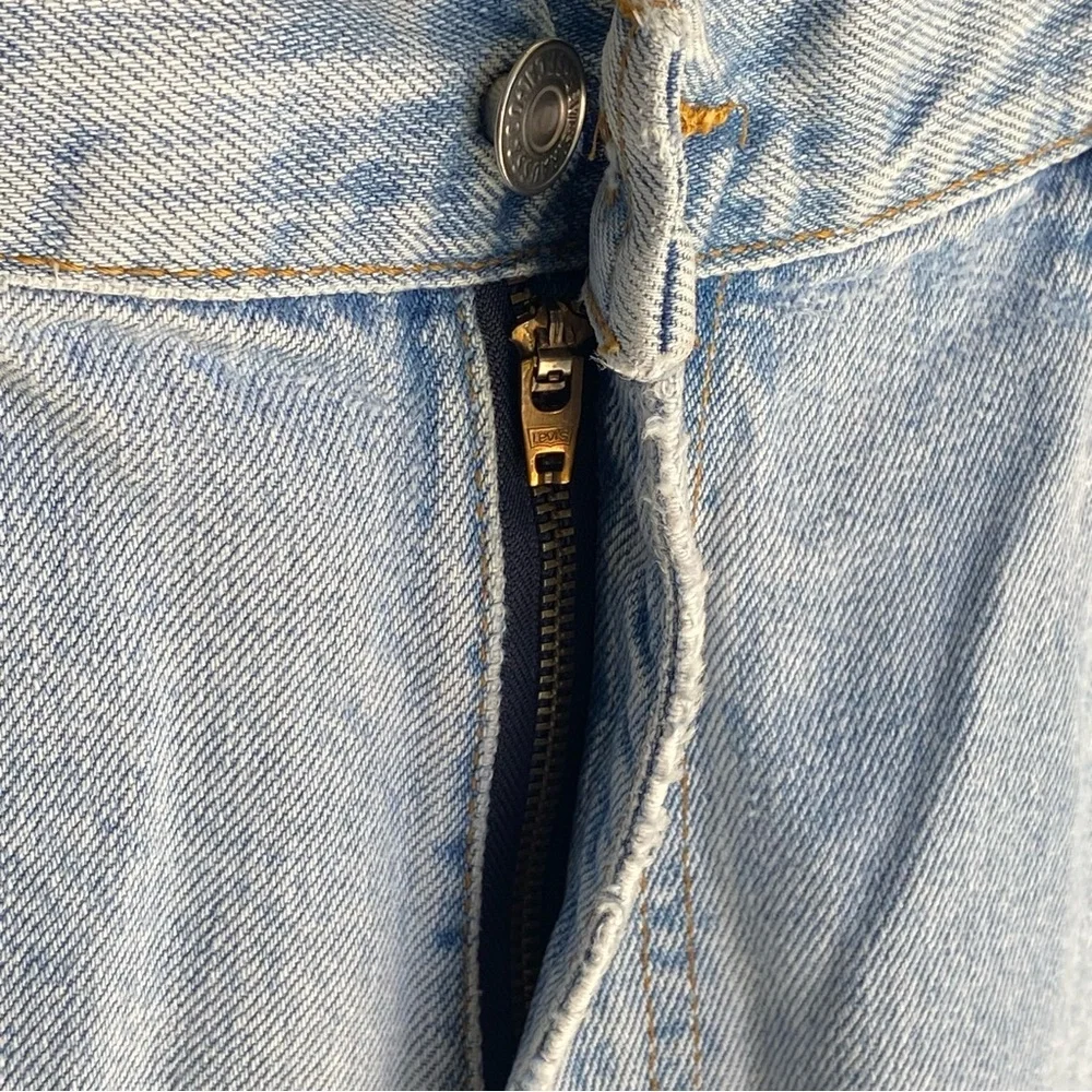 Levis 506 Loose Fit Light Wash Vintage Jeans Mens Size 36 x 30 90s Relaxed Denim